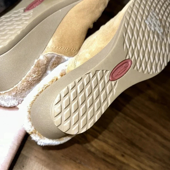 NWT Baretraps Becker Faux Fur Slip On Clog Shoe BRN Wedge Stay Dry Wmn 10 - Picture 13 of 16